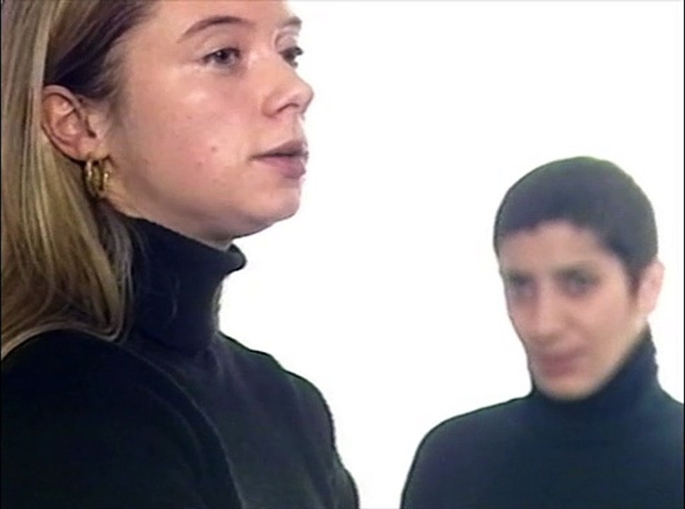 Compagnie de et avec Charlotte Quinette et Nora Saïdi - Adaptation - 1995- 3 mn