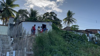 CASA PODE DESMORONAR A QUALQUER MOMENTO EM ITAMBÉ