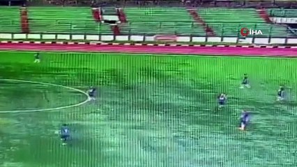 Sahaya yıldırım düştü, bir futbolcu hayatını kaybetti