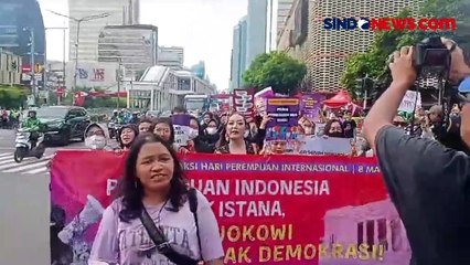 Aksi Perempuan Geruduk Istana, Jalan Medan Merdeka Barat Ditutup