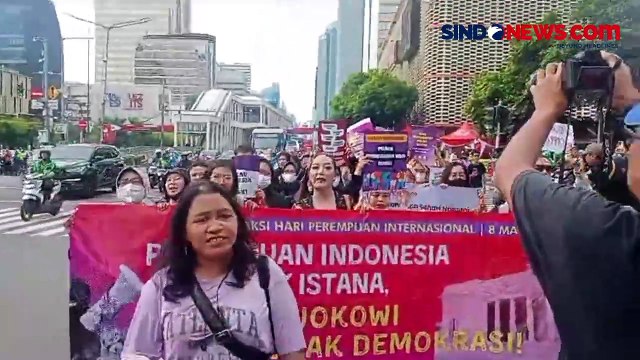 Aksi Perempuan Geruduk Istana, Jalan Medan Merdeka Barat Ditutup