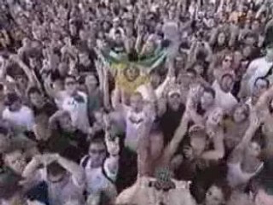 Soulfly - Back To The Primitive(live)