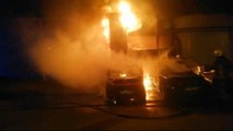 Bursa'da, oto tamirhanesinde çıkan yangın 4 araca sıçradı