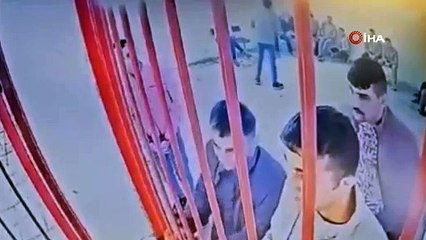 Adliyede skandal! Nezaretten kelepçeli kaçış kamerada