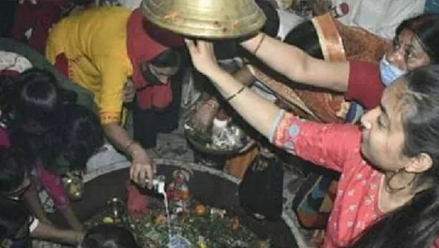 शिव मंदिरों में उमड़ा आस्था का जन सैलाब, शिवालयों में हर हर महादेव की हो रही जय घोष