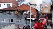 Bursa'da 2 katlı bina alev alev yandı