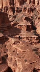 Un des PLUS GRANDS canyons du monde au Kirghizistan
