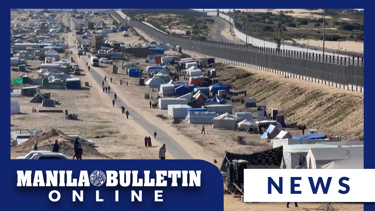 Makeshift camps for displaced Palestinians form on edge of Egypt-Gaza border