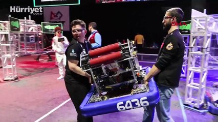 İstanbul'da Demirören Medya Lisesi öğrencilerinin robotik yarışma heyecanı