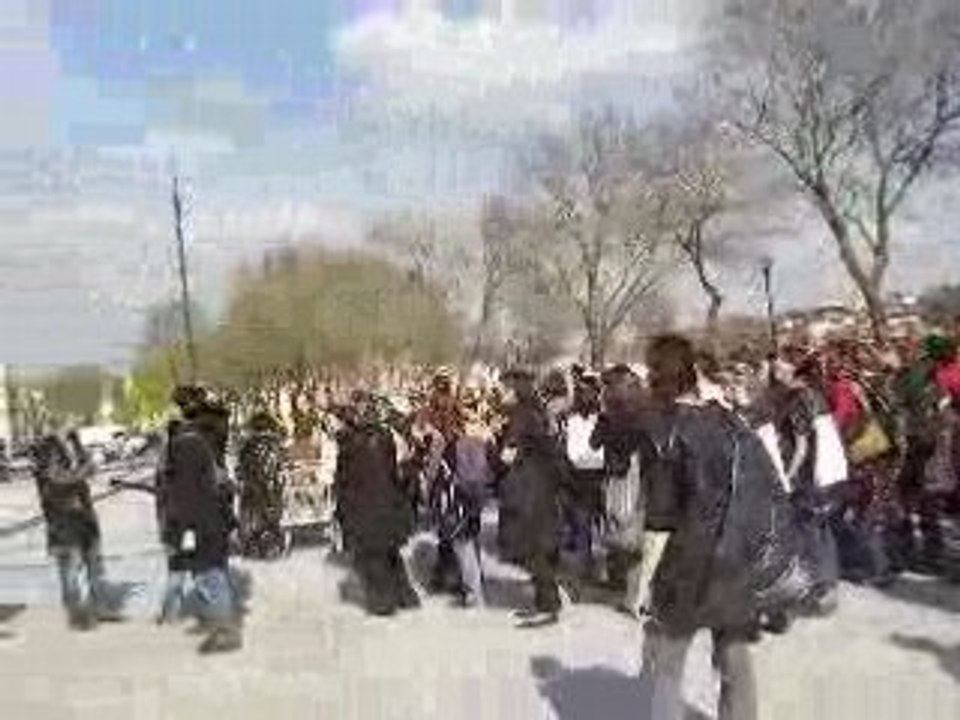 Les étudiants prennent le Quai en otage!