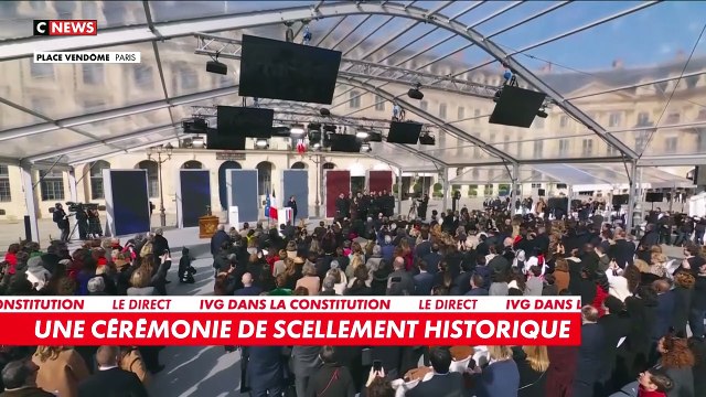 IVG dans la Constitution - Revoir l’interprétation de la Marseillaise revisitée par Catherine Ringer lors de la cérémonie de scellement: Aux armes citoyennes - VIDEO