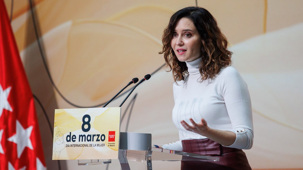 Ayuso se pregunta "cuándo se celebra el día del hombre" en pleno acto del Día de la Mujer