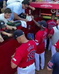 ¡El gesto de Alex Cora con un niño en la República Dominicana!