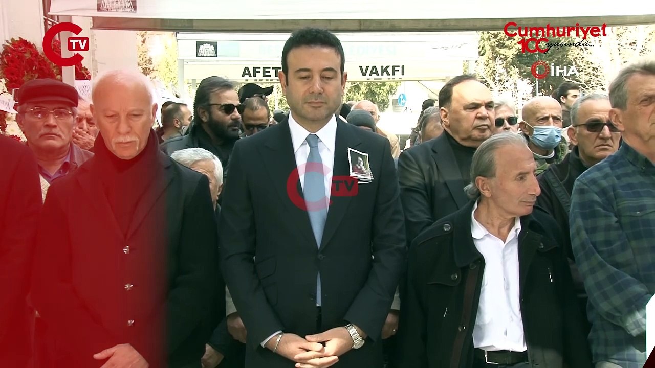 Kayhan Yıldızoğlu son yolculuğuna uğurlandı: Eski eşi Suna Yıldızoğlu tabutun başında gözyaşı döktü...