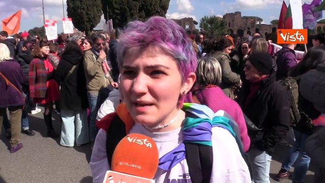 Corteo per l'8 marzo al Circo Massimo, la voce dei manifestanti: Un giorno di lotta non di festa
