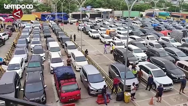 Ribuan Kendaraan Tertahan di Pelabuhan Merak Akibat Cuaca Buruk