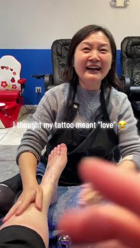 Elle se fait tatouer un symbole chinois, mais la signification n'est pas du tout la bonne…