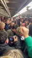 Video, Green Day: concerto a sorpresa nella metro di New York