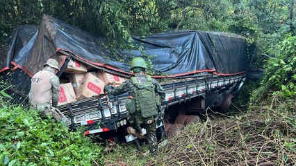 PRF e Exército apreendem cerca de 350 mil maços de cigarros no Paraná