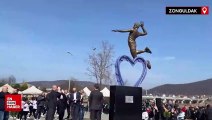 CHP'li Çaycuma Belediyesi, Melissa Vargas heykelini açtı