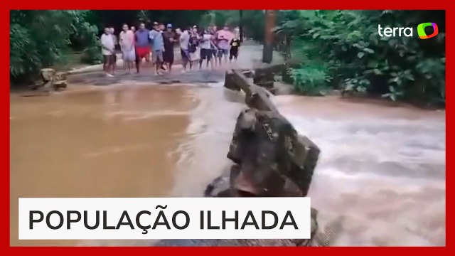Ponte desaba e deixa moradores de comunidade ilhados em Ubatuba (SP)