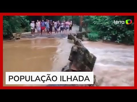 Ponte desaba e deixa moradores de comunidade ilhados em Ubatuba (SP)