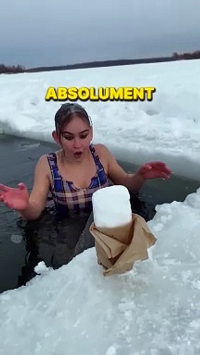 Cette fille nage dans des températures extrêmes !_♀️