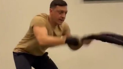 Ricordate Ozil? La palestra lo sta trasformando...