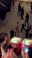 Video: बॉयफ्रेंड को Kiss करने के लिए दौड़ीं ये सिंगर, कसकर लगाया गले और फिर...