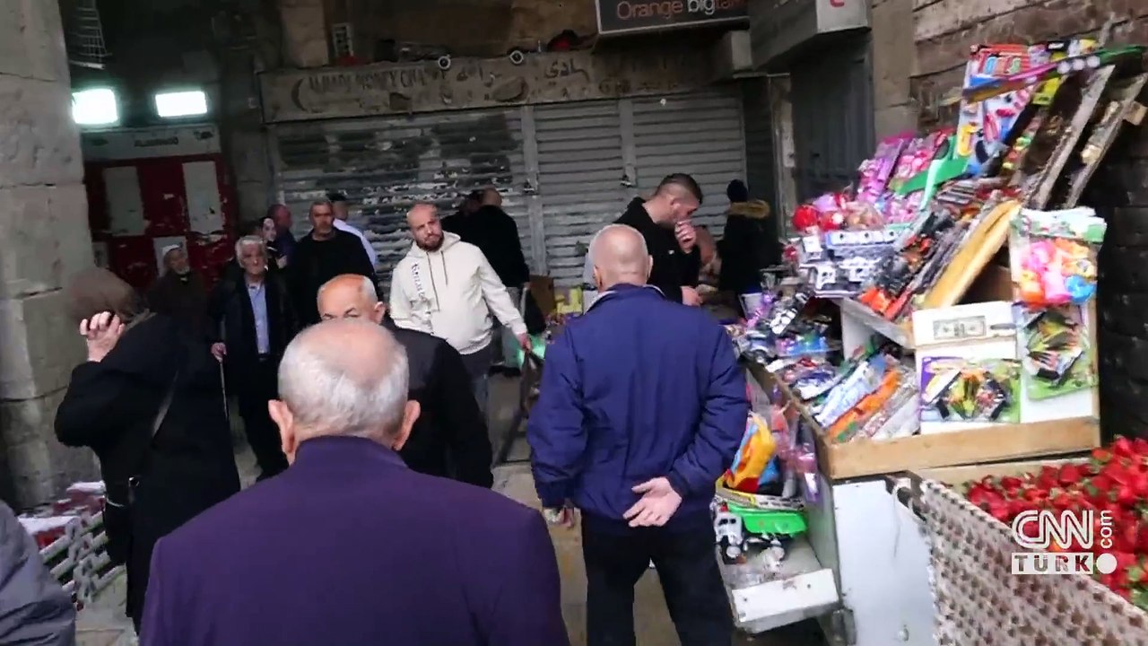 Ateşkes istiyorlar! Mescid-i Aksa'da alışveriş tezgahları kuruldu