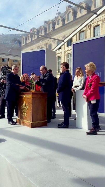 Après la #Constitution, Emmanuel #Macron entend #inscrire l’avortement dans la #charte des droits fondamentaux de l’UE, pour contrer les «forces réactionnaires». #IVG #UnionEuropeenne