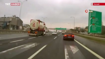 Yol ortasındaki plastik kasa kazaya neden oldu