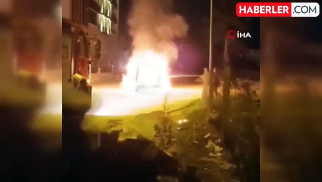 Elazığ'da seyir halindeki hafif ticari araç alev topuna döndü