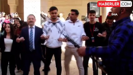 Kaymakam başa geçti, metrelerce uzunlukta halay çekildi