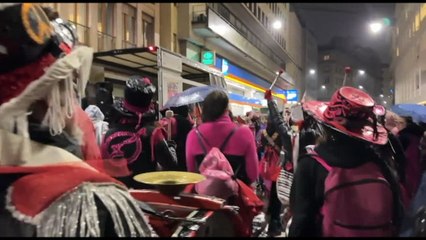 A Milano in migliaia per le donne con "Non una di meno"