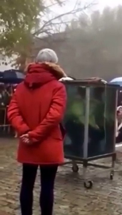 Illusionist Pedro Volta drowns while attempting to escape from a water tank