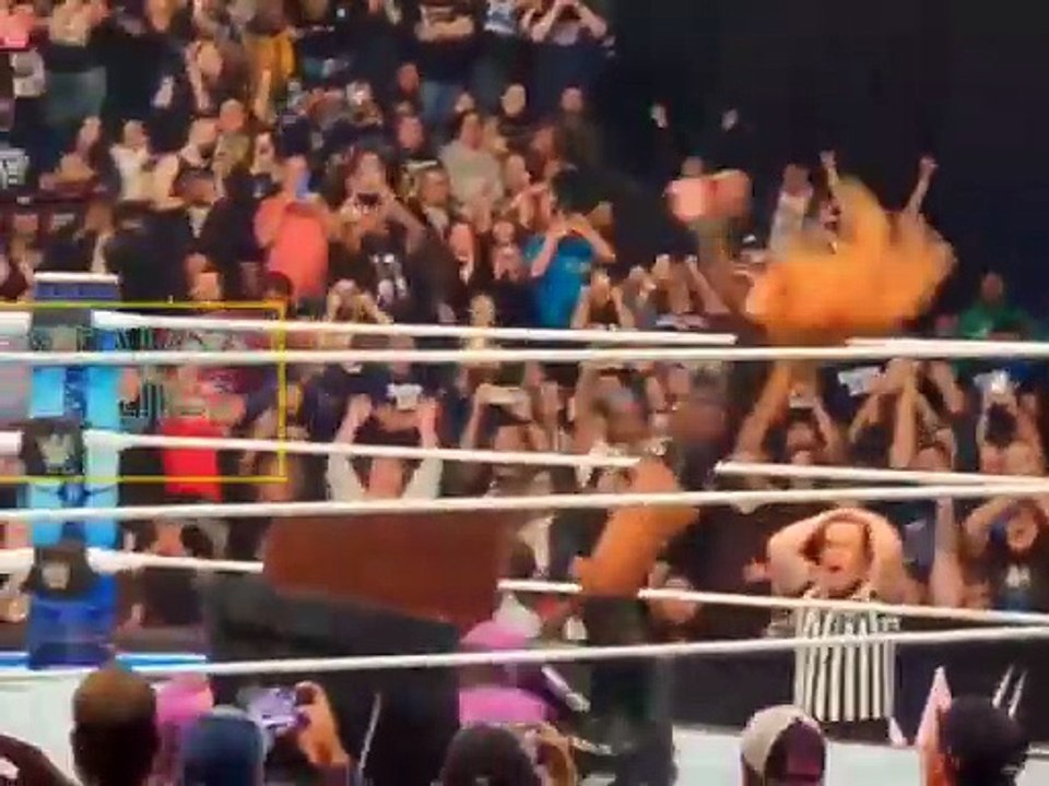 Becky lynch defeat Nia jax in a tables match after WWE SMACKDOWN went off air