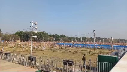 -मुख्य मंच के पास बड़े अच्छरों में लिखा यह स्लोगन कर रहा लोगों को आकर्षित