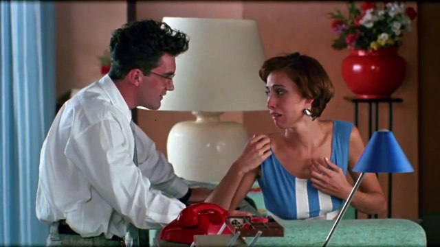 Femmes au bord de la crise de nerfs Bande-annonce (EN)