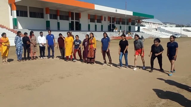 महिला ​खिलाडि़यों ने दौड़ में दिखाया दम, देखें वीडियो