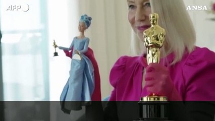 Helen Mirren in versione Barbie con l'Oscar: "E' un grande complimento"