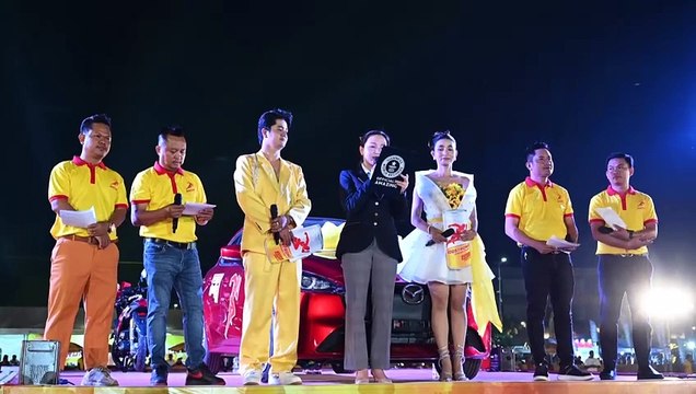 Camboja bate recorde curioso de mais mulheres carregadas nos braços