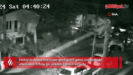 Fırtınanın etkisiyle uçan çatı 3 evde ve 1 araçta hasara neden oldu