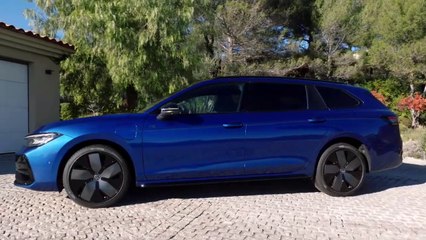 Developed by Skoda Together with the New Superb , New Volkswagen Passat 2024 (Reef Blue Metallic)