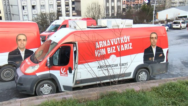 Arnavutköy'de Yeniden Refah Partisi'nin seçim aracına ateş açıldı