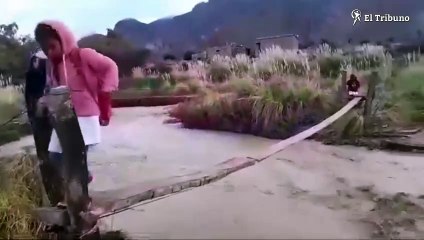 Campo Quijano: "Así cruzan el río los niños para ir a la escuela"