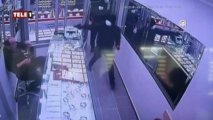 İstanbul'da film sahnelerini aratmayan soygun! Silahlarla içeri girdiler...