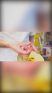 Une expérience extraordinaire : les doigts qui fument avec juste une boîte d’allumettes