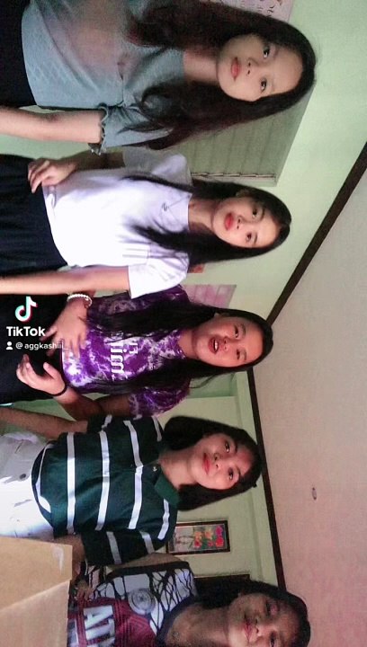 The dancing teen divas
