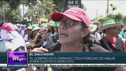 Mujeres salvadoreñas marchan exigiendo sus derechos